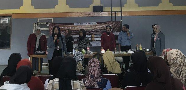 Bantu Warga Lembang Bandung Barat, Mahasiswa UPI Beri Pelatihan Pembuatan Produk Alami